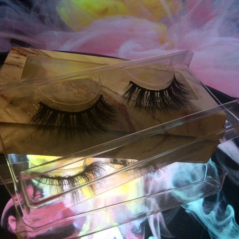 Mink lashes. Style (Luxe)